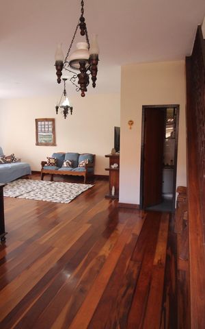Casa à venda com 320m², 5 quartos e 3 vagasSala