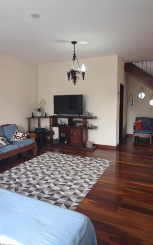 Casa à venda com 320m², 5 quartos e 3 vagasSala