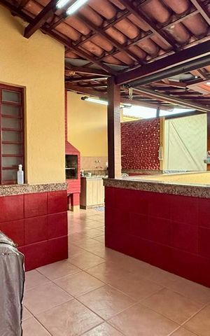 Casa à venda com 250m², 3 quartos e 1 vaga
