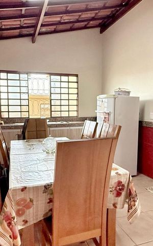 Casa à venda com 250m², 3 quartos e 1 vaga
