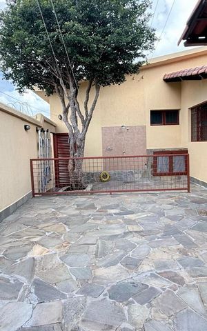 Casa à venda com 250m², 3 quartos e 1 vaga