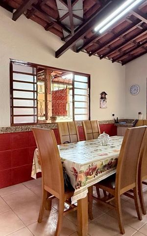 Casa à venda com 250m², 3 quartos e 1 vaga