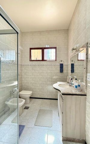 Casa à venda com 250m², 3 quartos e 1 vaga