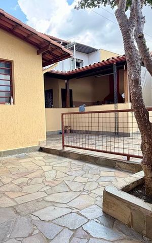 Casa à venda com 250m², 3 quartos e 1 vaga
