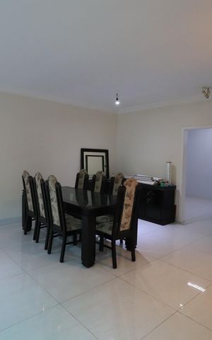 Casa à venda com 144m², 3 quartos e 2 vagasSala