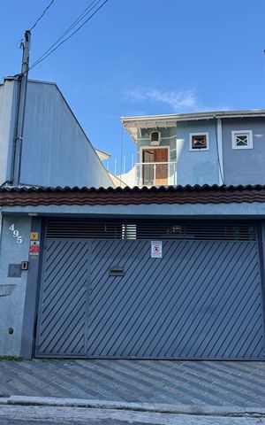 Casa à venda com 165m², 3 quartos e 2 vagas Casa à venda com 165m², 3 quartos e 2 vagasFachada