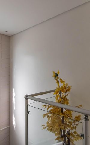 Casa à venda com 165m², 3 quartos e 2 vagas Casa à venda com 165m², 3 quartos e 2 vagasEscada