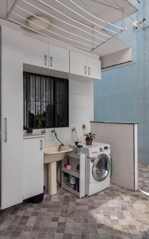 Casa à venda com 165m², 3 quartos e 2 vagas Casa à venda com 165m², 3 quartos e 2 vagasArea de Serviço