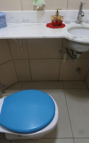 Casa de condomínio à venda com 134m², 3 quartos e 2 vagasLavabo