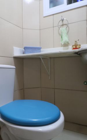 Casa de condomínio à venda com 134m², 3 quartos e 2 vagasLavabo