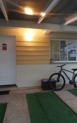 Casa de condomínio à venda com 134m², 3 quartos e 2 vagasFachada e Placa