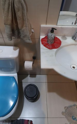 Casa de condomínio à venda com 134m², 3 quartos e 2 vagasBanheiro Social