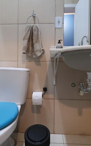Casa de condomínio à venda com 134m², 3 quartos e 2 vagasBanheiro Social