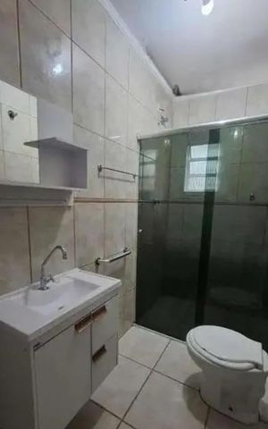 Casa à venda com 131m², 4 quartos e 2 vagas Casa à venda com 131m², 4 quartos e 2 vagasBanheiro