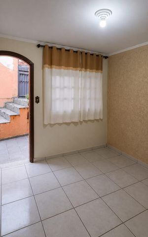 Casa à venda com 131m², 4 quartos e 2 vagas Casa à venda com 131m², 4 quartos e 2 vagasSala