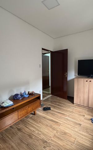 Casa à venda com 250m², 6 quartos e 2 vagas Casa à venda com 250m², 6 quartos e 2 vagasQuarto 2