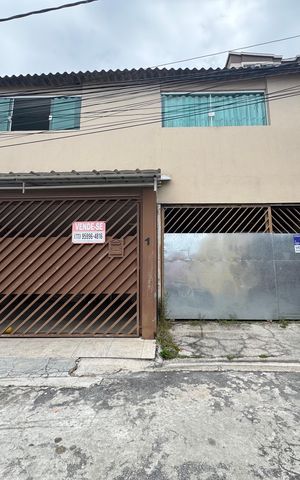 Casa à venda com 250m², 6 quartos e 2 vagas Casa à venda com 250m², 6 quartos e 2 vagasFachada com placa