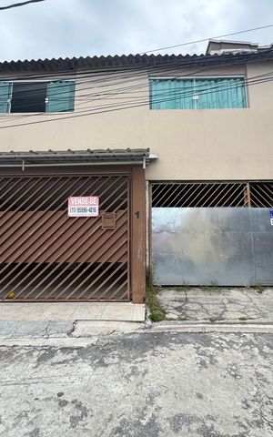Casa à venda com 250m², 6 quartos e 2 vagas Casa à venda com 250m², 6 quartos e 2 vagasFachada com Placa