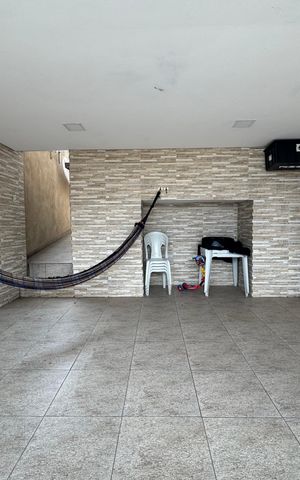 Casa à venda com 250m², 6 quartos e 2 vagas Casa à venda com 250m², 6 quartos e 2 vagasGaragem