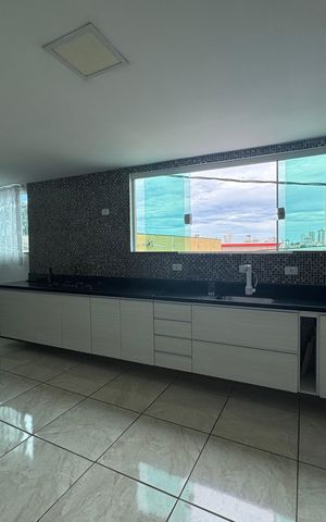 Casa à venda com 250m², 6 quartos e 2 vagas Casa à venda com 250m², 6 quartos e 2 vagasCozinha