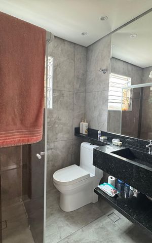 Casa à venda com 250m², 6 quartos e 2 vagas Casa à venda com 250m², 6 quartos e 2 vagasBanheiro
