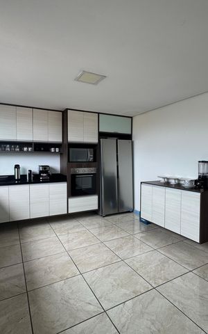 Casa à venda com 250m², 6 quartos e 2 vagas Casa à venda com 250m², 6 quartos e 2 vagasCozinha