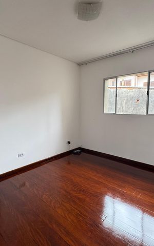 Casa à venda com 250m², 6 quartos e 2 vagas Casa à venda com 250m², 6 quartos e 2 vagasSala