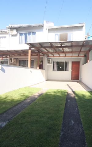 Casa à venda com 88m², 2 quartos e 2 vagasÁrea da frente