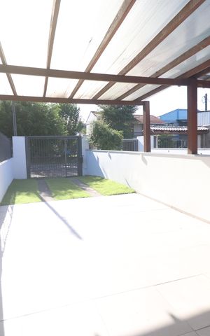 Casa à venda com 88m², 2 quartos e 2 vagasÁrea da frente