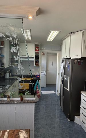 Apartamento à venda com 155m², 3 quartos e 3 vagas Apartamento à venda com 155m², 3 quartos e 3 vagasCozinha