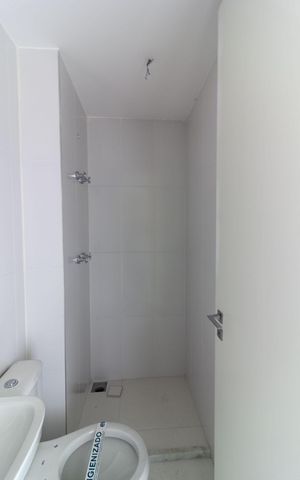 Apartamento à venda com 211m², 3 quartos e 3 vagas Apartamento à venda com 211m², 3 quartos e 3 vagasBanheiro de Serviço