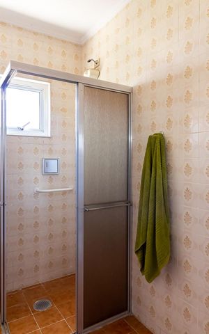 Casa à venda com 170m², 3 quartos e 4 vagasBanheiro 2