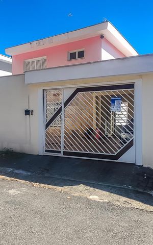 Casa à venda com 170m², 3 quartos e 4 vagasFachada