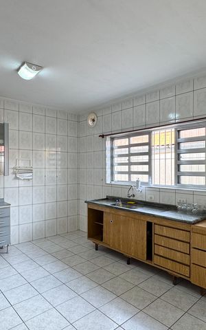 Casa à venda com 160m², 3 quartos e 2 vagas Casa à venda com 160m², 3 quartos e 2 vagasCozinha