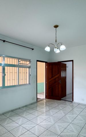 Casa à venda com 160m², 3 quartos e 2 vagas Casa à venda com 160m², 3 quartos e 2 vagasSala