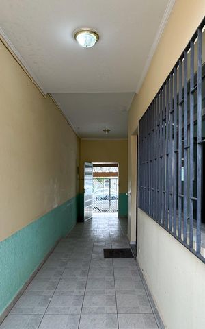 Casa à venda com 160m², 3 quartos e 2 vagas Casa à venda com 160m², 3 quartos e 2 vagasEntrada