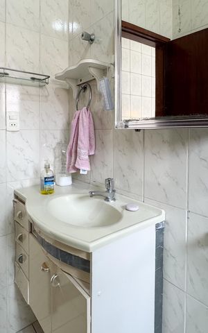 Casa à venda com 160m², 3 quartos e 2 vagas Casa à venda com 160m², 3 quartos e 2 vagasBanheiro Social