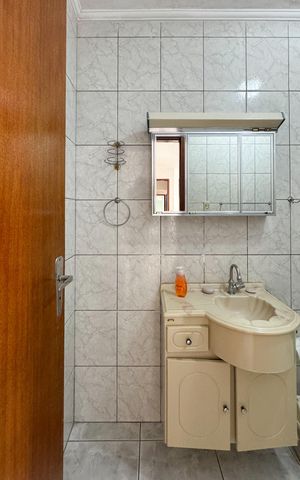 Casa à venda com 160m², 3 quartos e 2 vagas Casa à venda com 160m², 3 quartos e 2 vagasBanheiro - Suíte
