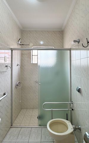 Casa à venda com 160m², 3 quartos e 2 vagas Casa à venda com 160m², 3 quartos e 2 vagasBanheiro Social