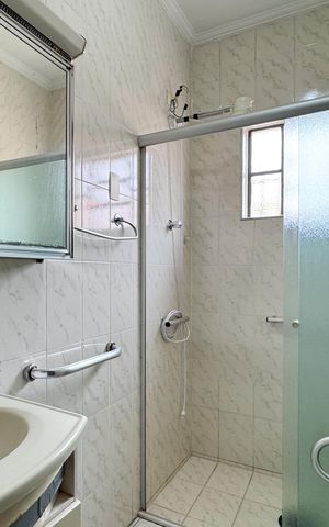Casa à venda com 160m², 3 quartos e 2 vagas Casa à venda com 160m², 3 quartos e 2 vagasBanheiro Social