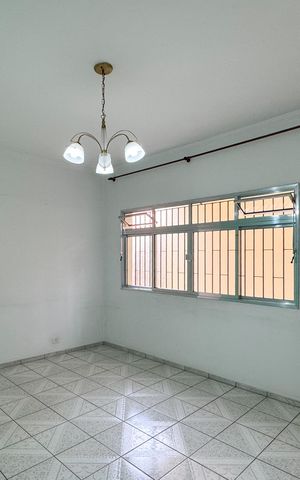 Casa à venda com 160m², 3 quartos e 2 vagas Casa à venda com 160m², 3 quartos e 2 vagasSala