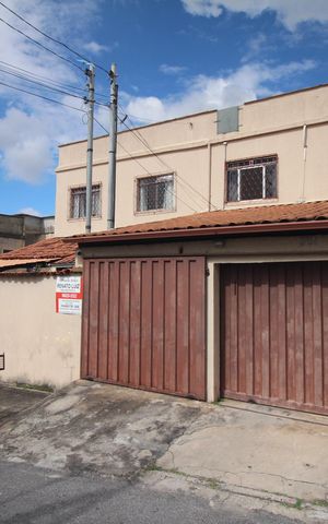 Casa à venda com 356m², 3 quartos e 3 vagasFachada