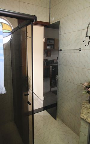 Casa à venda com 356m², 3 quartos e 3 vagasBanheiro 2