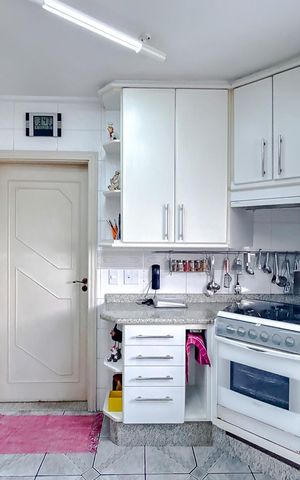 Apartamento à venda com 115m², 3 quartos e 2 vagasCozinha - Armários