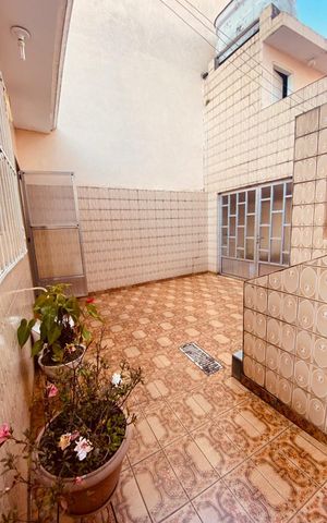 Casa à venda com 150m², 2 quartos e 2 vagas Casa à venda com 150m², 2 quartos e 2 vagasÁrea externa