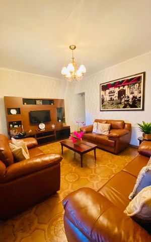 Casa à venda com 150m², 2 quartos e 2 vagas Casa à venda com 150m², 2 quartos e 2 vagasSala