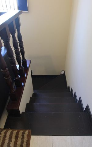 Casa de condomínio à venda com 162m², 3 quartos e 3 vagasEscada