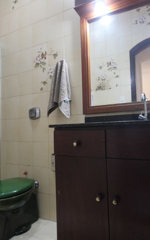 Casa de condomínio à venda com 162m², 3 quartos e 3 vagasBanheiro social 