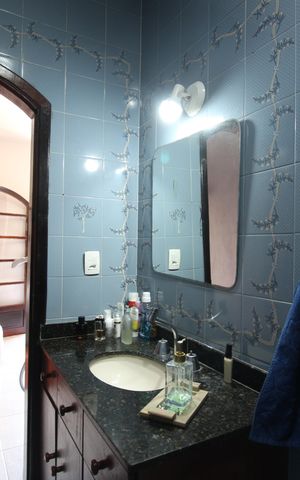 Casa de condomínio à venda com 162m², 3 quartos e 3 vagasBanheiro da suíte