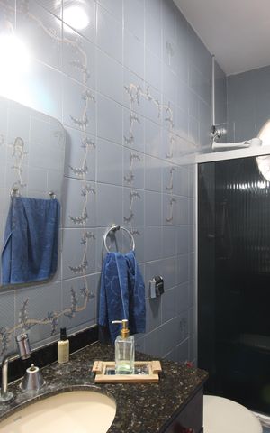 Casa de condomínio à venda com 162m², 3 quartos e 3 vagasBanheiro da suíte